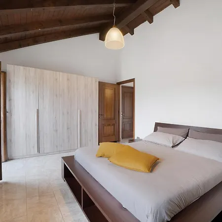 Dom wakacyjny La Mansarda Di Mariuccia Castelletto sopra Ticino